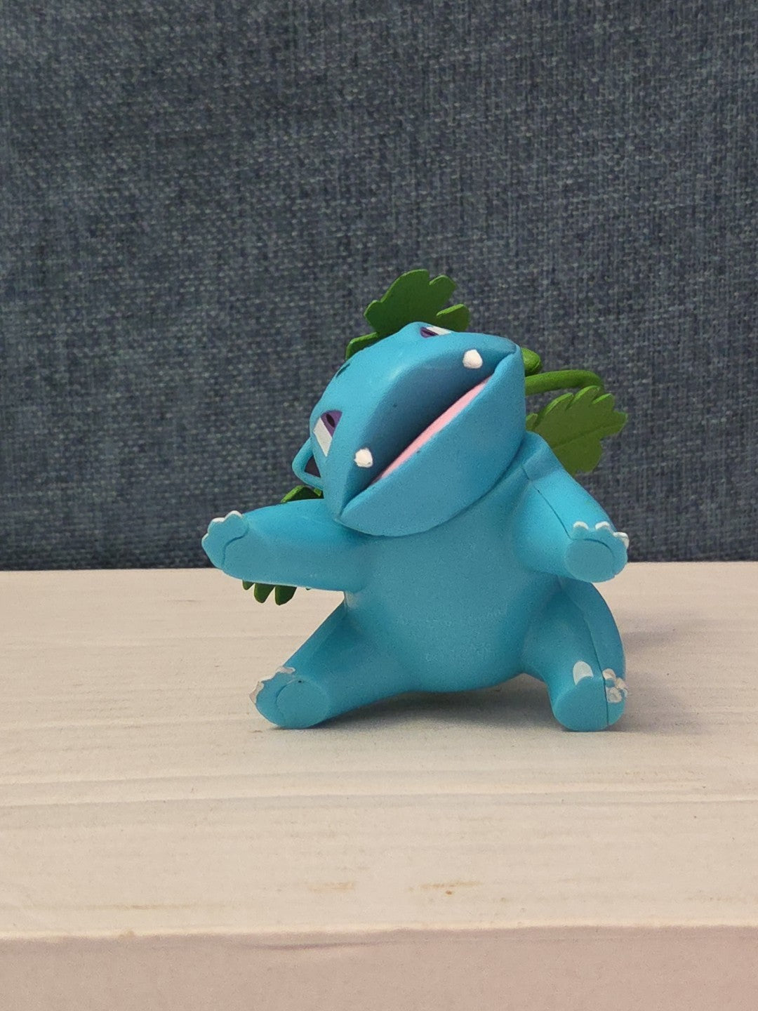 Nintendo Pokemon IVYSAUR 2.5" Vinyl Figure PVC 2015 Tomy Toy Kanto Collectible