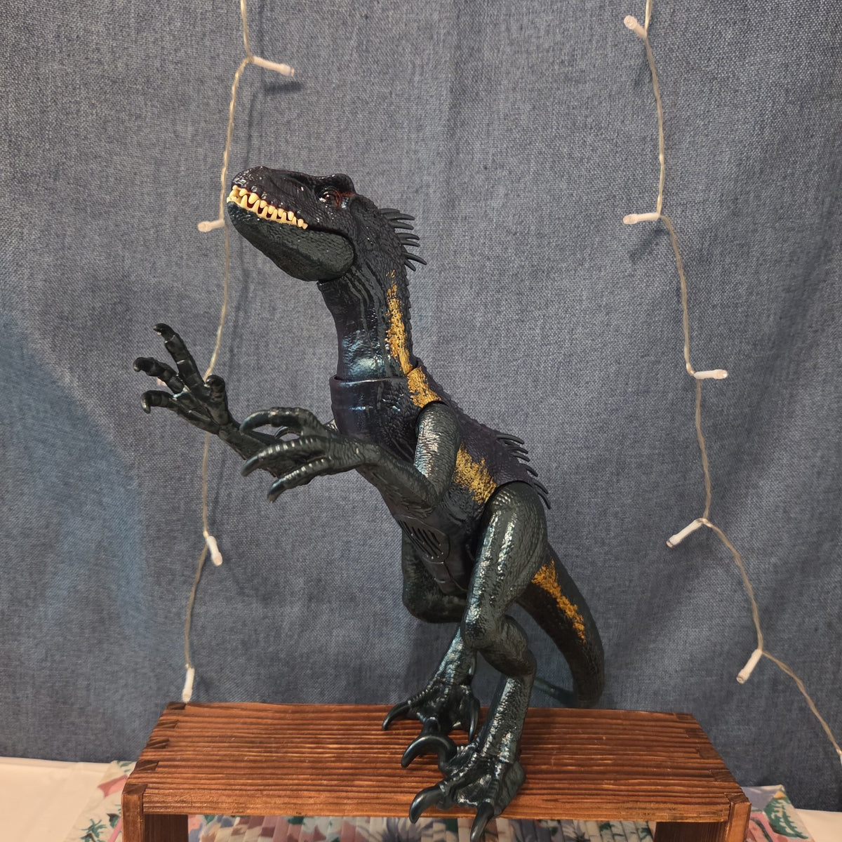 Mattel Jurassic World Indoraptor Action Figure Posable Toy