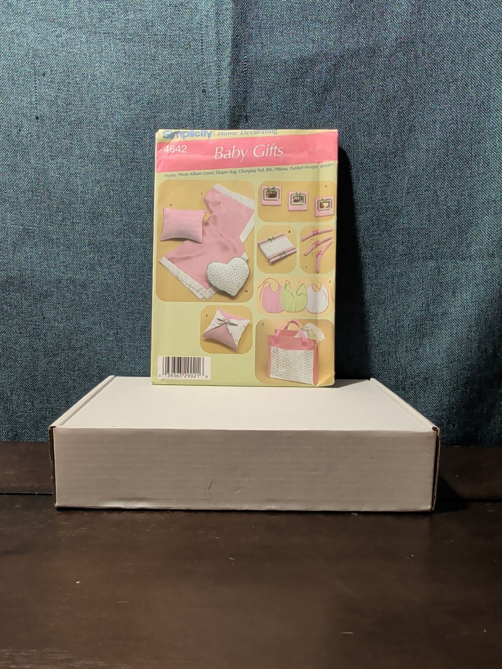 Simplicity 4642 Baby Gift Pattern Diaper Bag Bib Blanket Photo Album | UNCUT