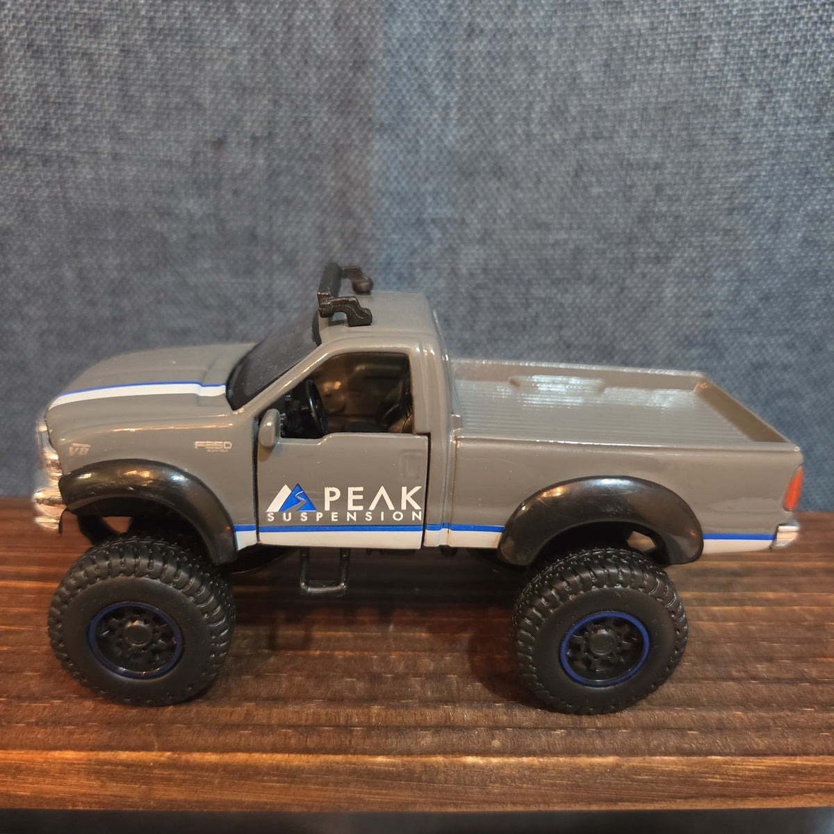 First Gear Custom Ford F-250 Lifted Peak Suspension Diecast Off-Road