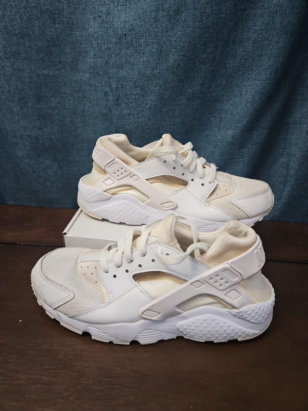 Nike Air Huarache Triple White GS 654275-110 Size 6.5Y | Women's 8 | Retro