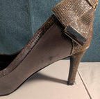 J Renee Silver Sparkly Bow Pumps 8.5 M Pointed Toe Metallic Satin