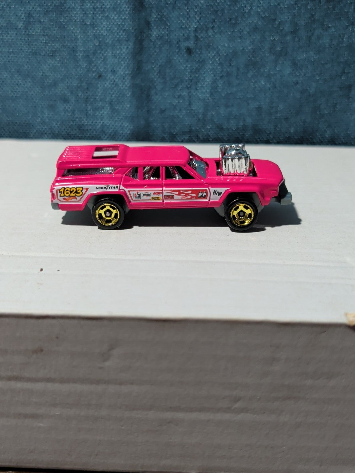 Hot Wheels Cruise Bruiser Pink | 2015 HW Wagons Demolition Derby | Loose Diecast