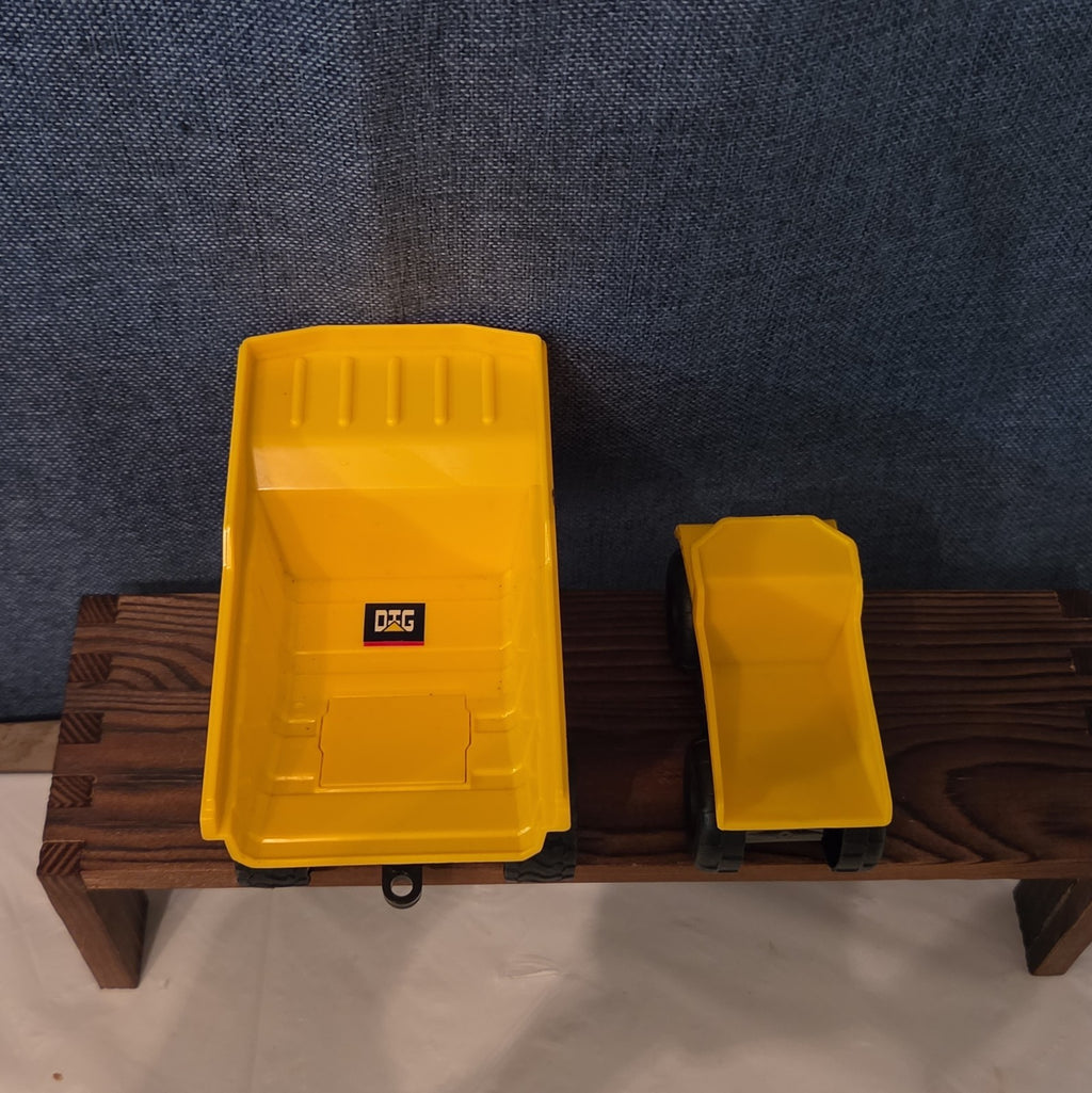 Toy Dump Truck Lot of 2 CAT & DIG 2500 Plastic Sandbox Vehicles