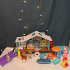 Bluey Ultimate Beach Cabin 29 Pc Playset Figures