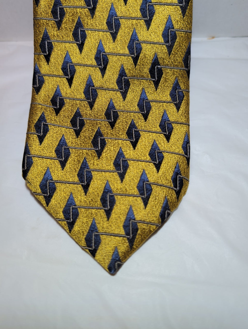 Vintage Edwards Michigan Silk Tie Gold Geometric Art Deco Men's Necktie 59"