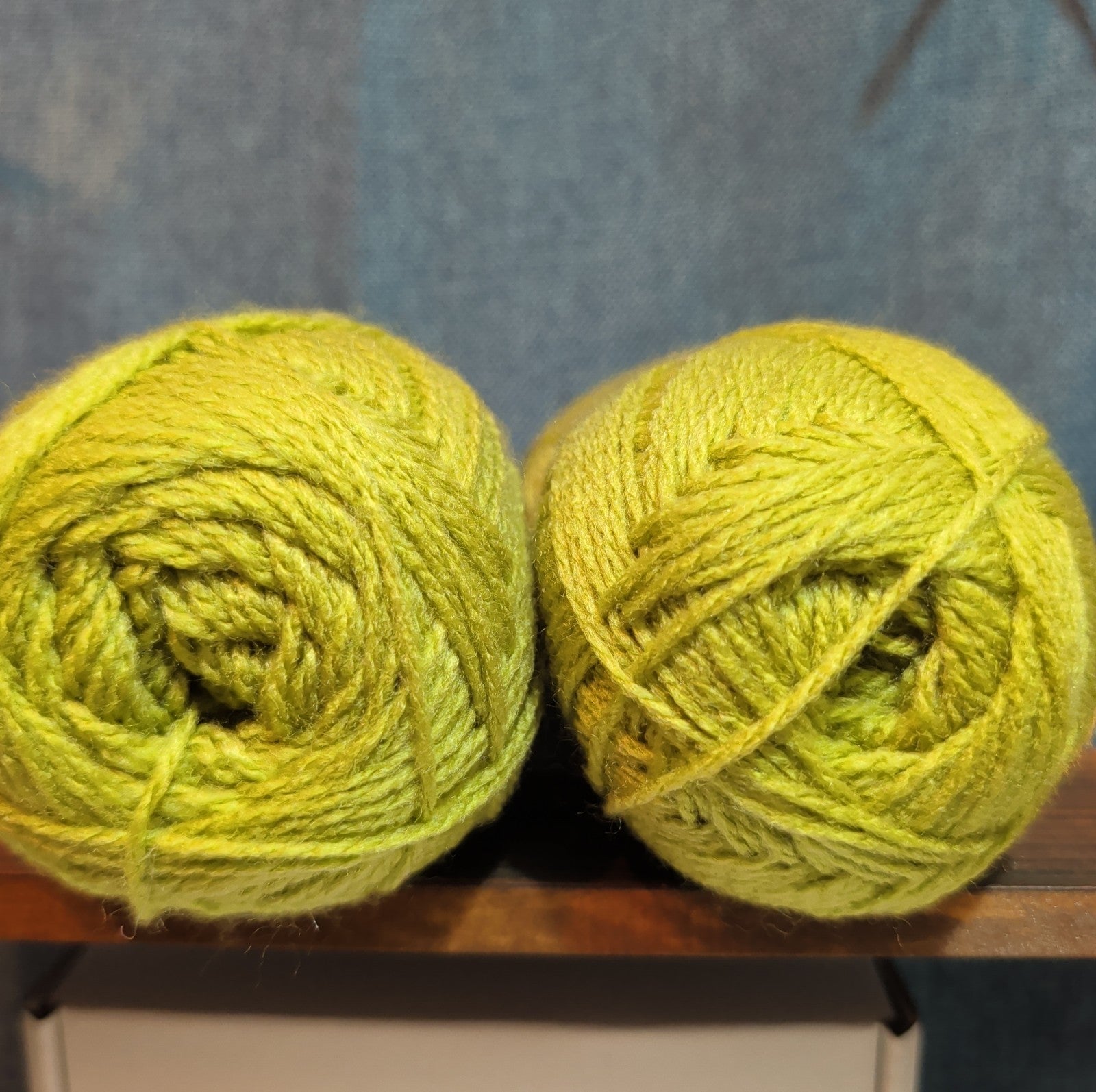Herrschners Afghan Yarn 2 Ply Celadon Green Acrylic 2 Skein Lot 0046