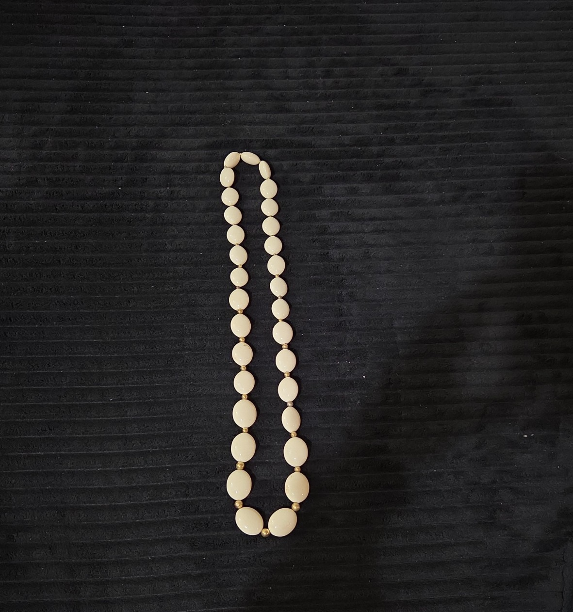 Vintage Cream Lucite Bead Necklace Graduated Flat Oval Disc Chain 32" No Clasp