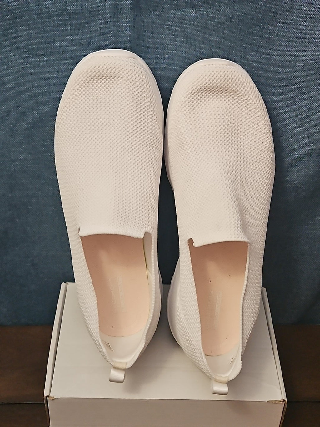 Skechers GO WALK Joy Women’s 11 White Mesh Slip On Air Cooled Goga Mat 124187
