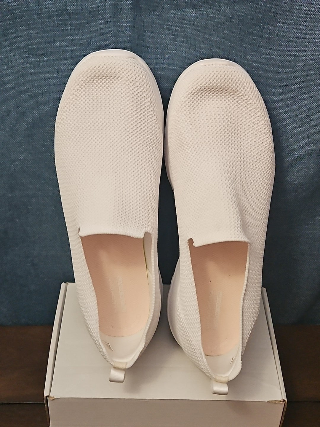 Skechers GO WALK Joy Women’s 11 White Mesh Slip On Air Cooled Goga Mat 124187