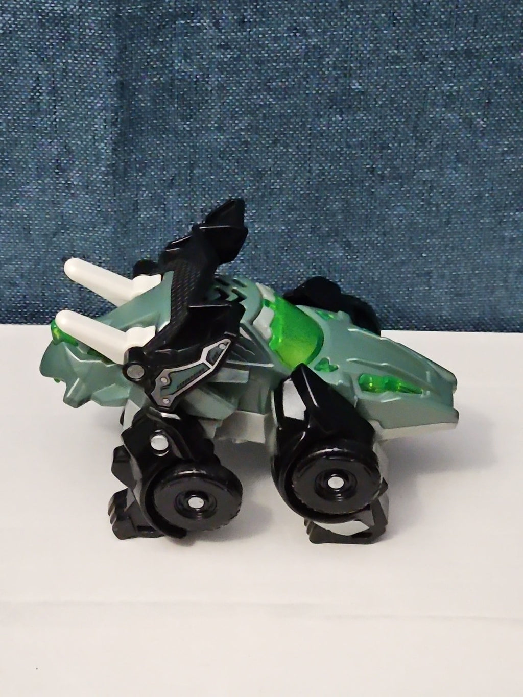 VTech Switch & Go Dinos Turbo Triceratops Transforming Race Car | Friction Motor