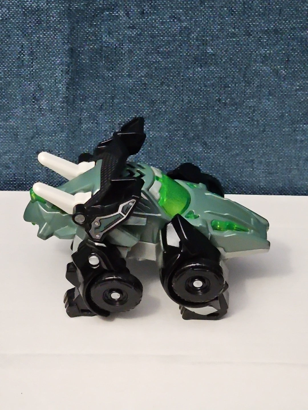 VTech Switch & Go Dinos Turbo Triceratops Transforming Race Car | Friction Motor