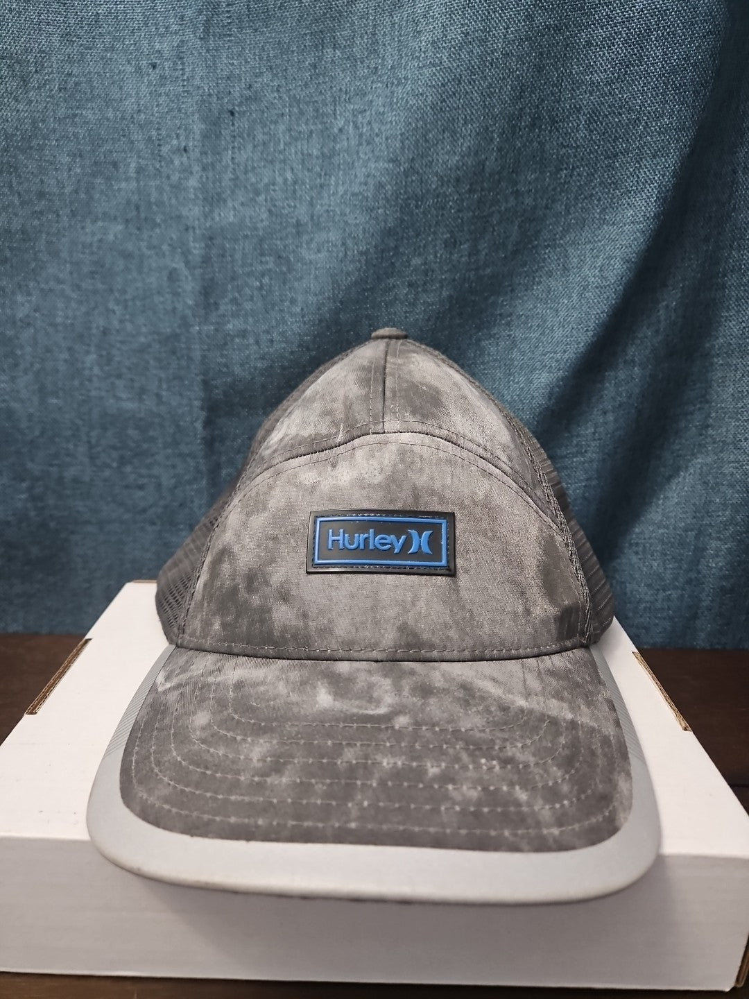 Hurley Flex-Fit Mission Trucker Hat Cap Size L/XL Gray Mesh Performance Surf