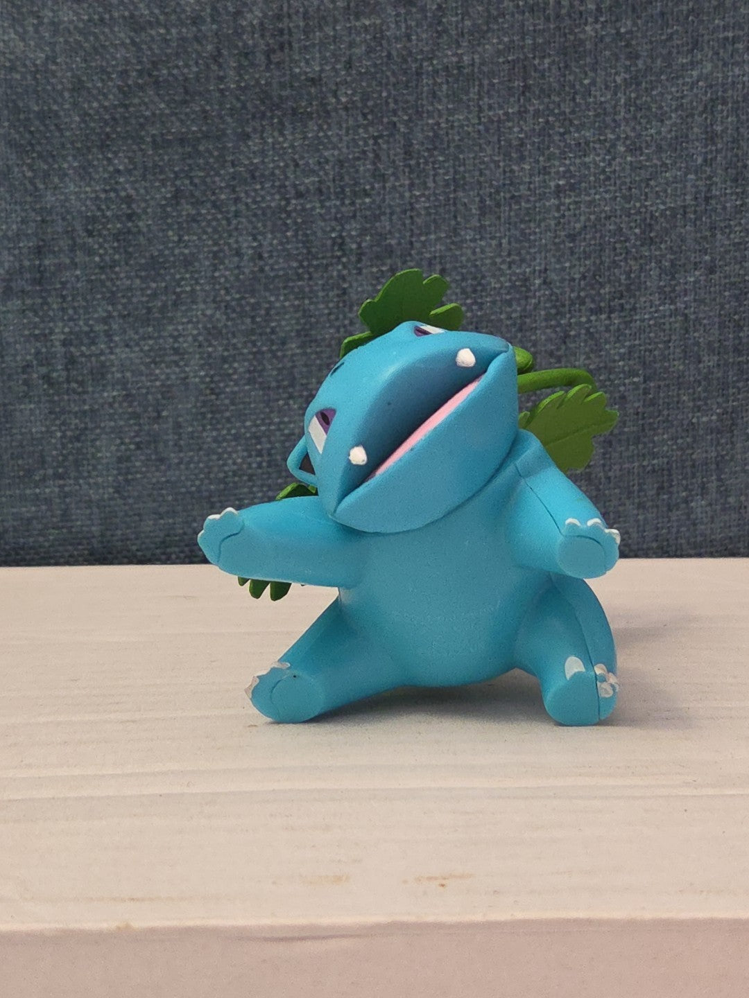 Nintendo Pokemon IVYSAUR 2.5" Vinyl Figure PVC 2015 Tomy Toy Kanto Collectible