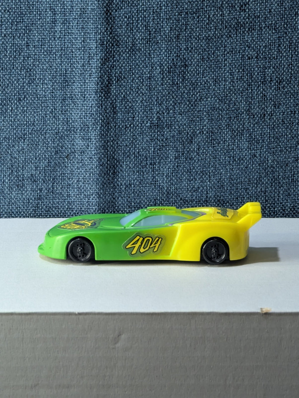 NASCAR Racers STUNTS #404 Fastex Car 2001 McDonald's Wendy's Pullback Toy