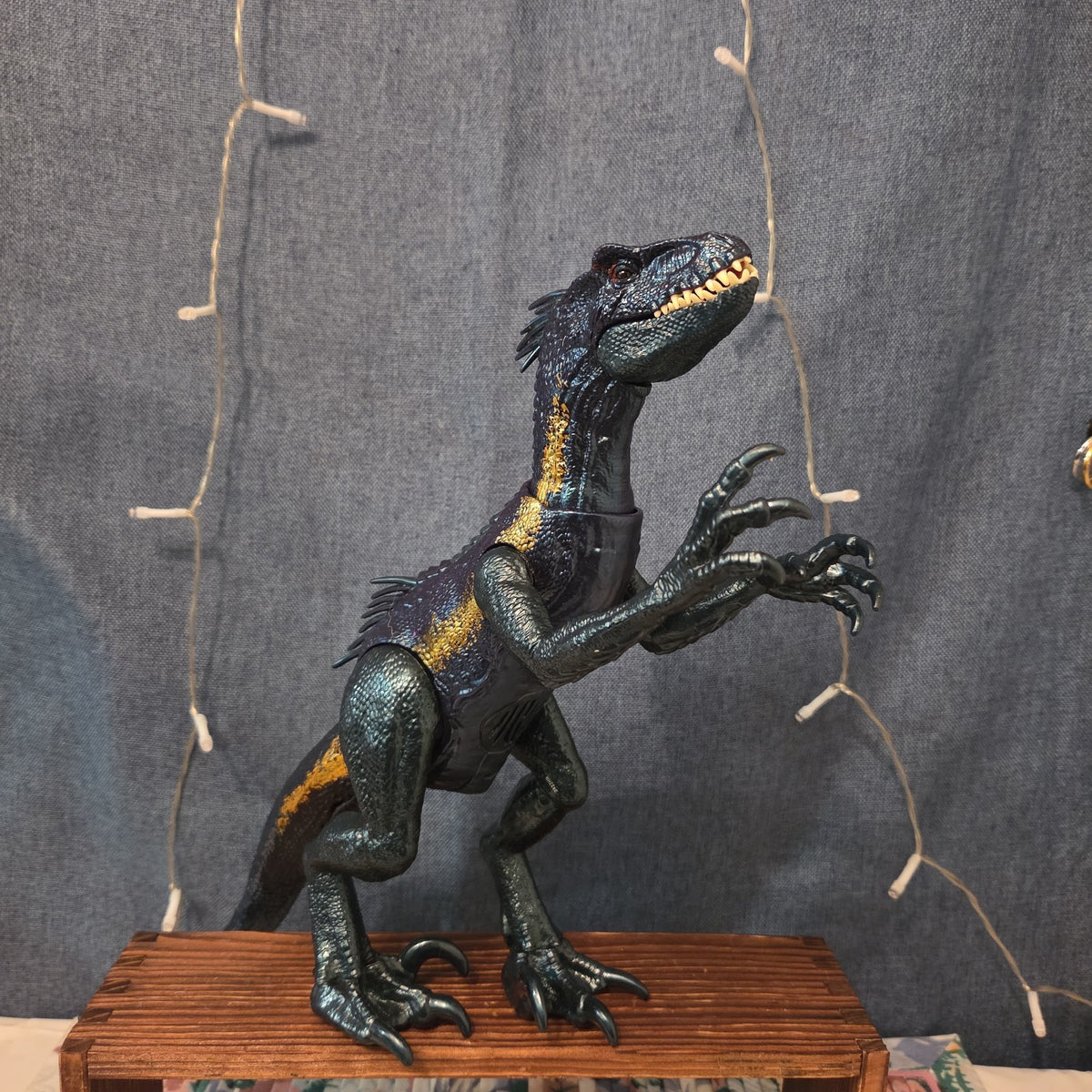 Mattel Jurassic World Indoraptor Action Figure Posable Toy