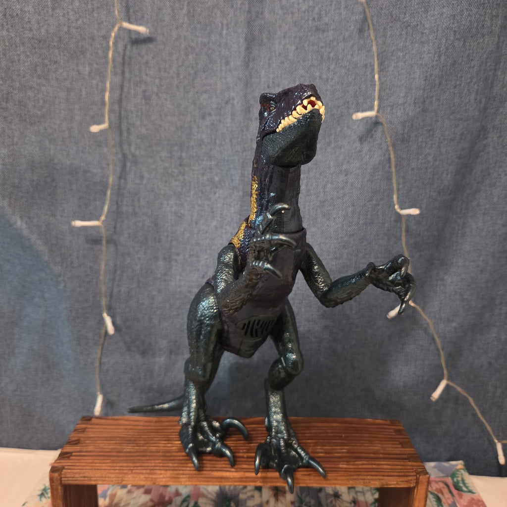 Mattel Jurassic World Indoraptor Action Figure Posable Toy