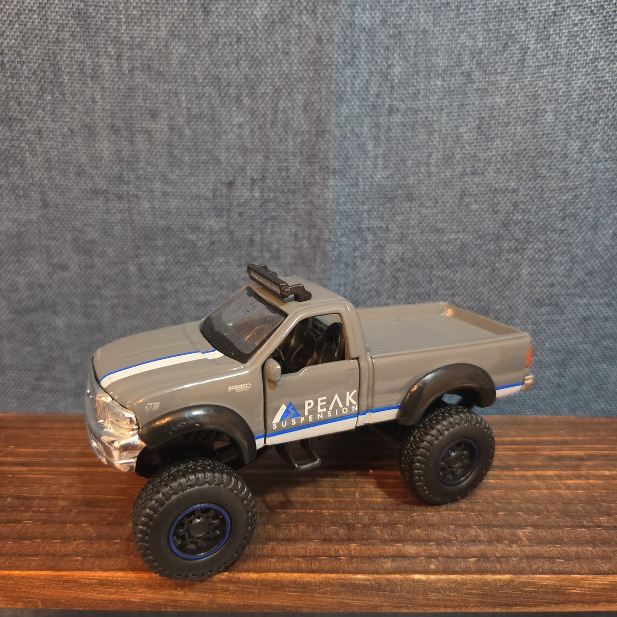 First Gear Custom Ford F-250 Lifted Peak Suspension Diecast Off-Road