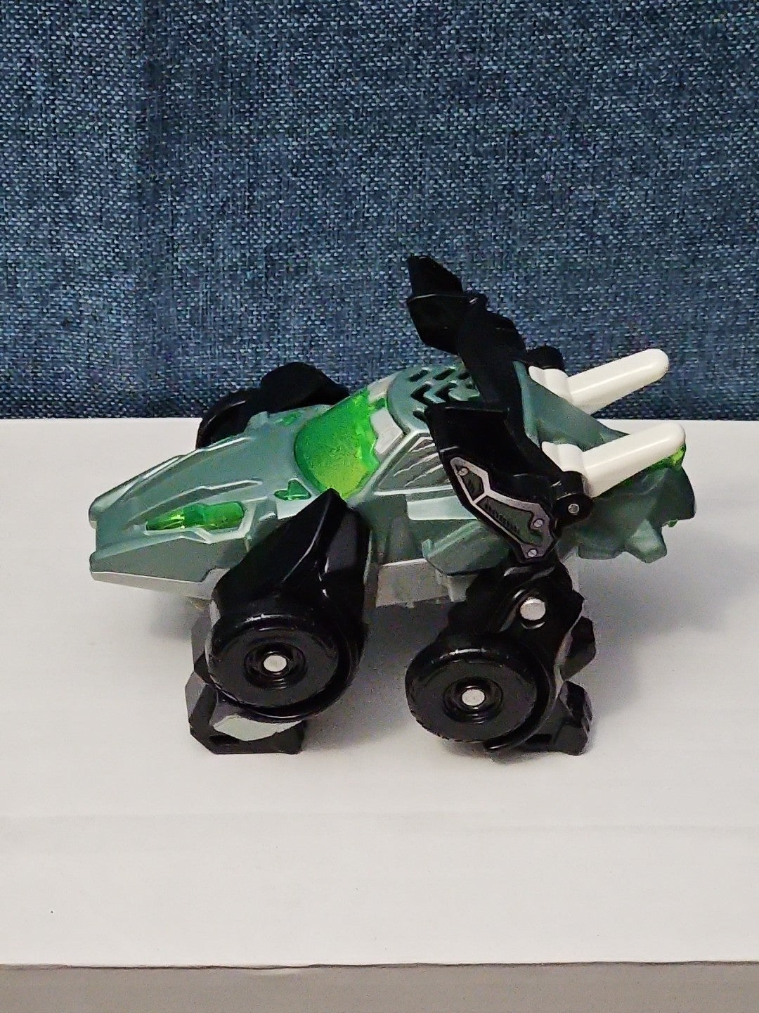 VTech Switch & Go Dinos Turbo Triceratops Transforming Race Car | Friction Motor