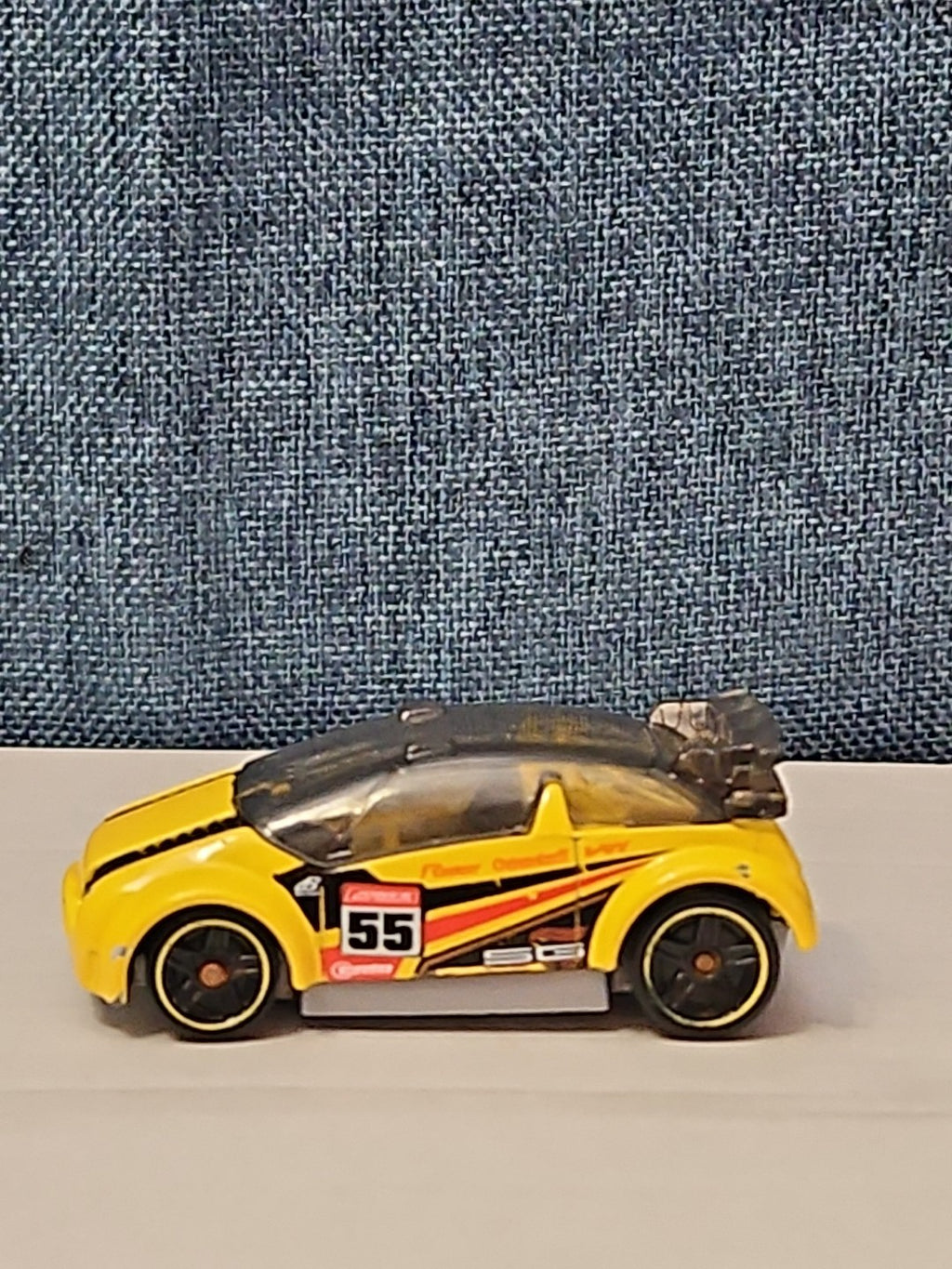 Hot Wheels Super Gnat | 2013 HW Stunt Track Aces | Yellow #55 Race Car