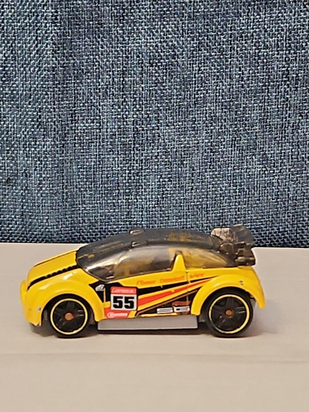 Hot Wheels Super Gnat | 2013 HW Stunt Track Aces | Yellow #55 Race Car
