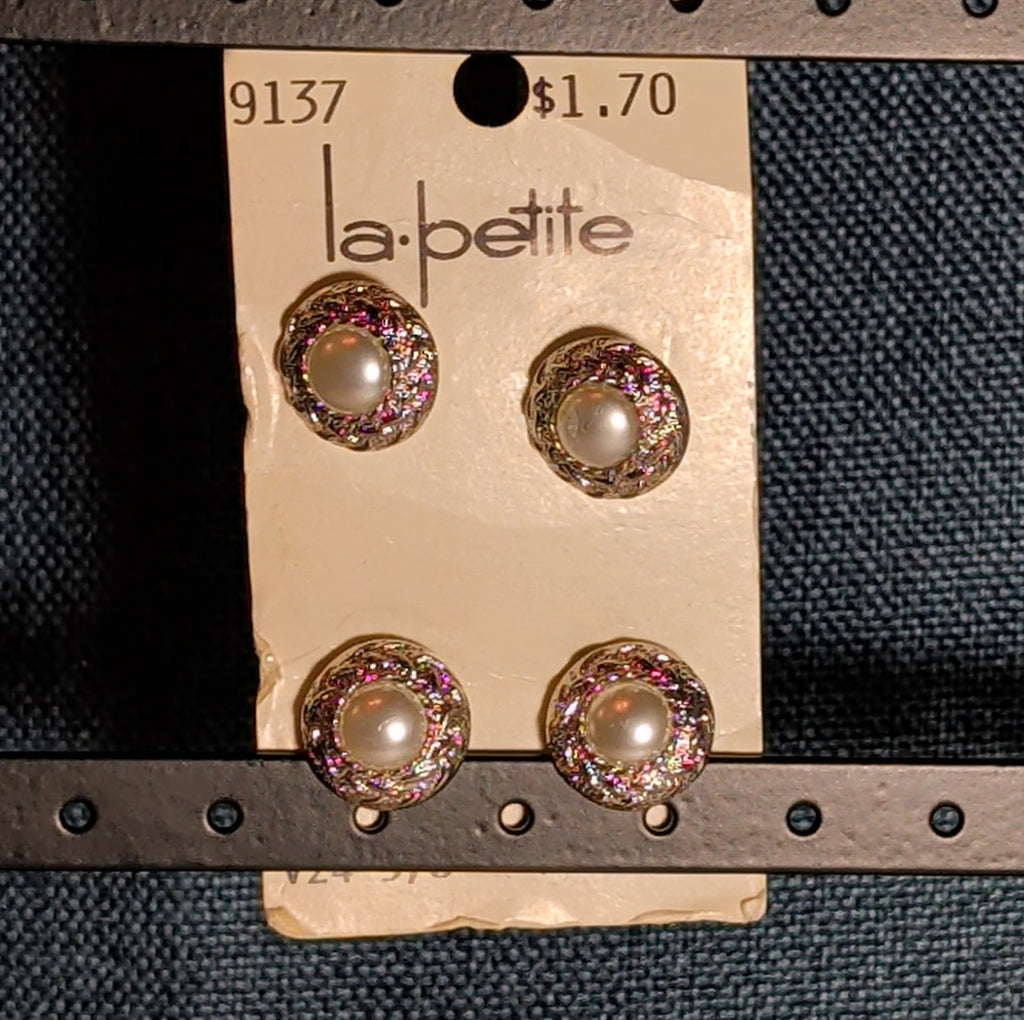 La Petite Vintage Buttons 9137 Faux Pearl Silver Tone Rim Set of 4