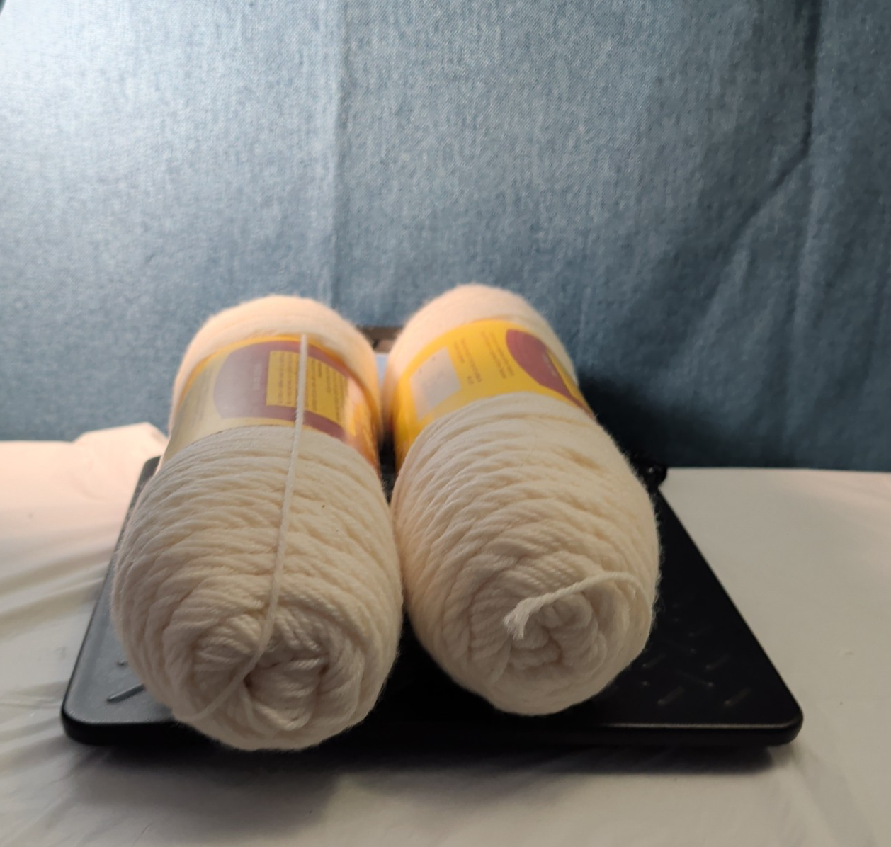 Vintage Care-Free Yarn 4-Ply Worsted Off White Lot 2 Skeins 18oz Total NOS Orlon