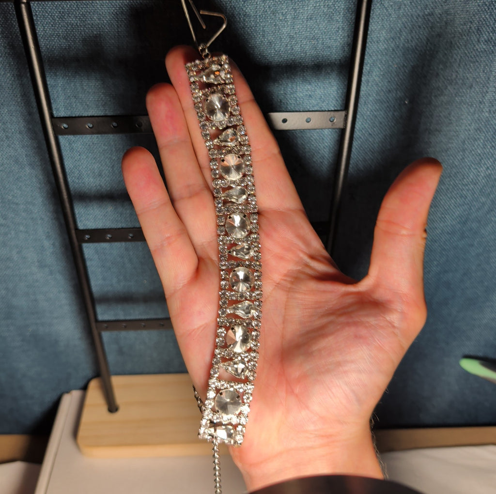 Beautiful Vintage Rhinestone Bracelet 7” w/Safety Chain   403J