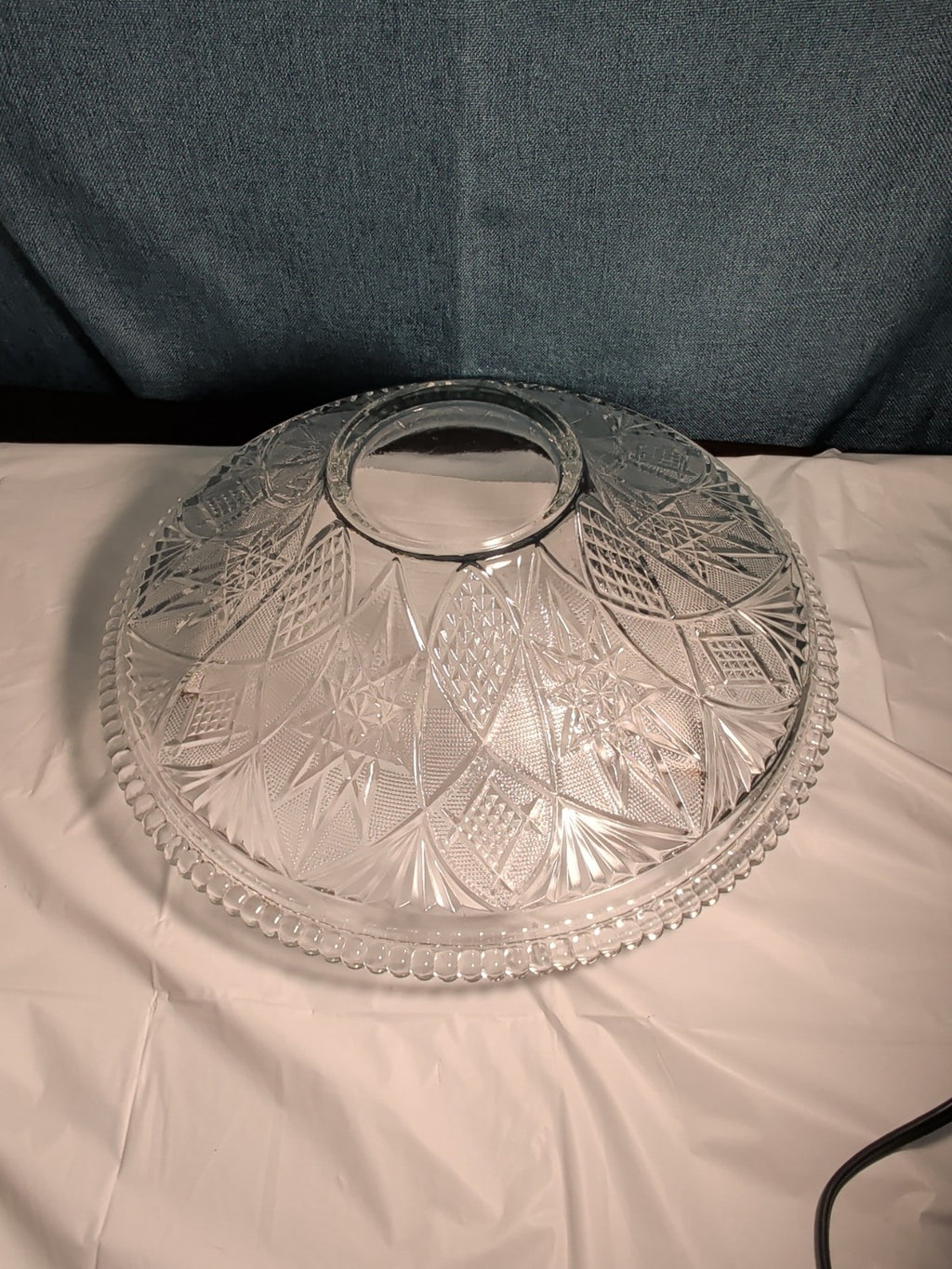 KIG Indonesia 10" Pressed Glass Bowl Starburst Floral MCM Centerpiece Serving
