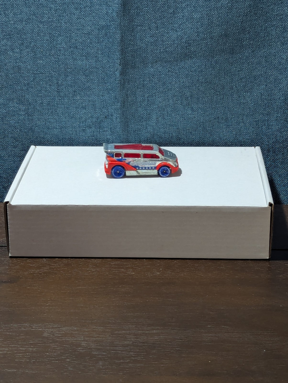 Hot Wheels Speed Box (2012) | Red White & Blue "Super Chromes" |Diecast Van