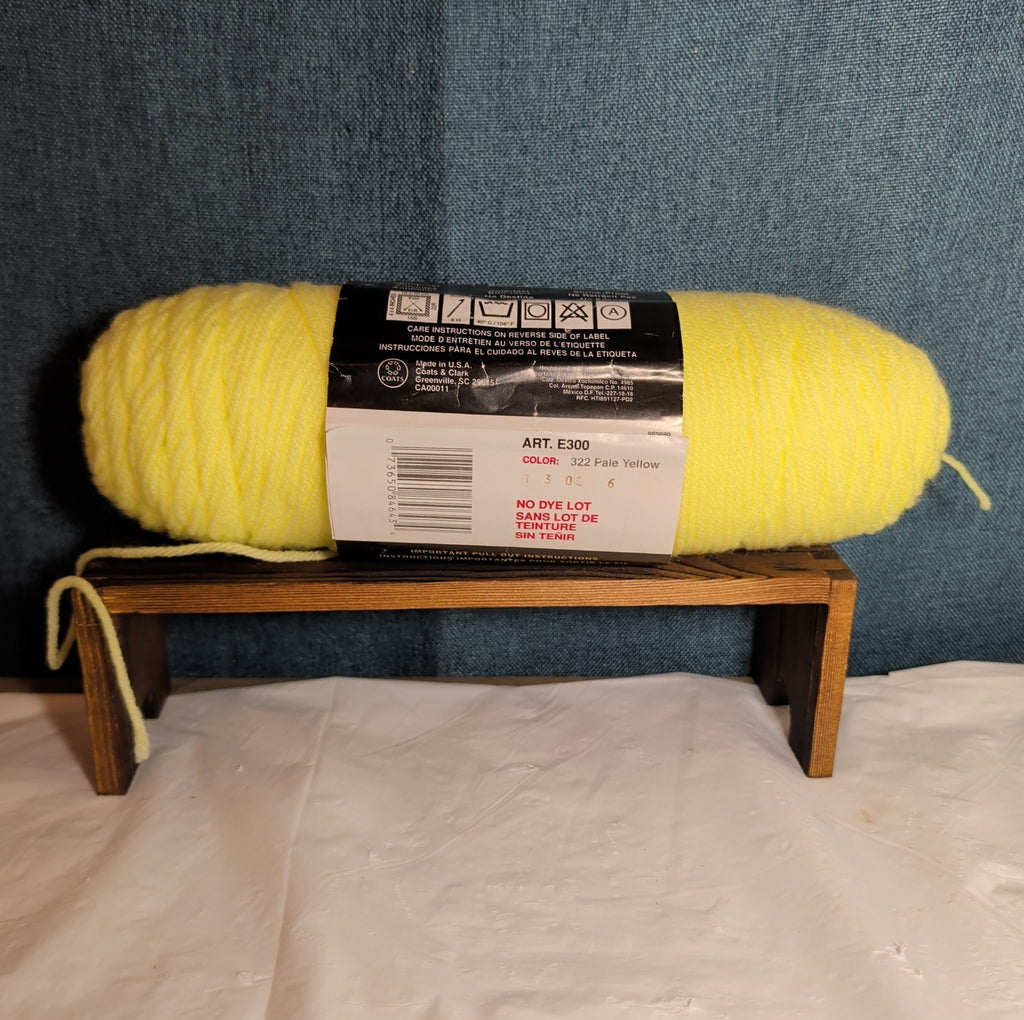 Red Heart Super Saver Pale Yellow 8oz Acrylic Yarn Worsted NWT E300