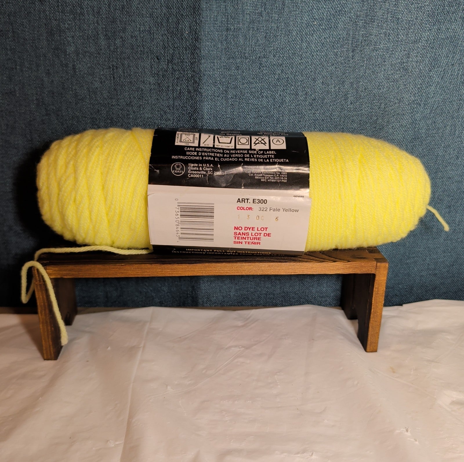 Red Heart Super Saver Pale Yellow 8oz Acrylic Yarn Worsted NWT E300