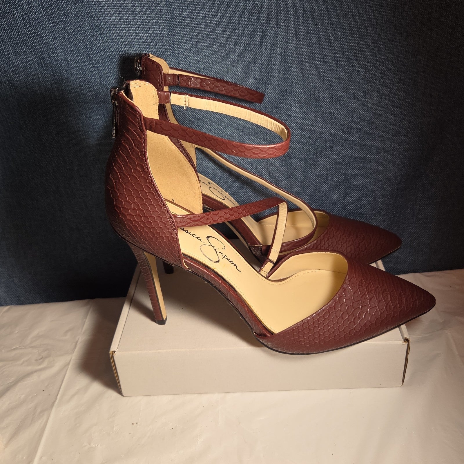 Jessica Simpson Wine Snakeskin Pumps 9M Ankle Strap Pointed Toe Zipper Heels 40