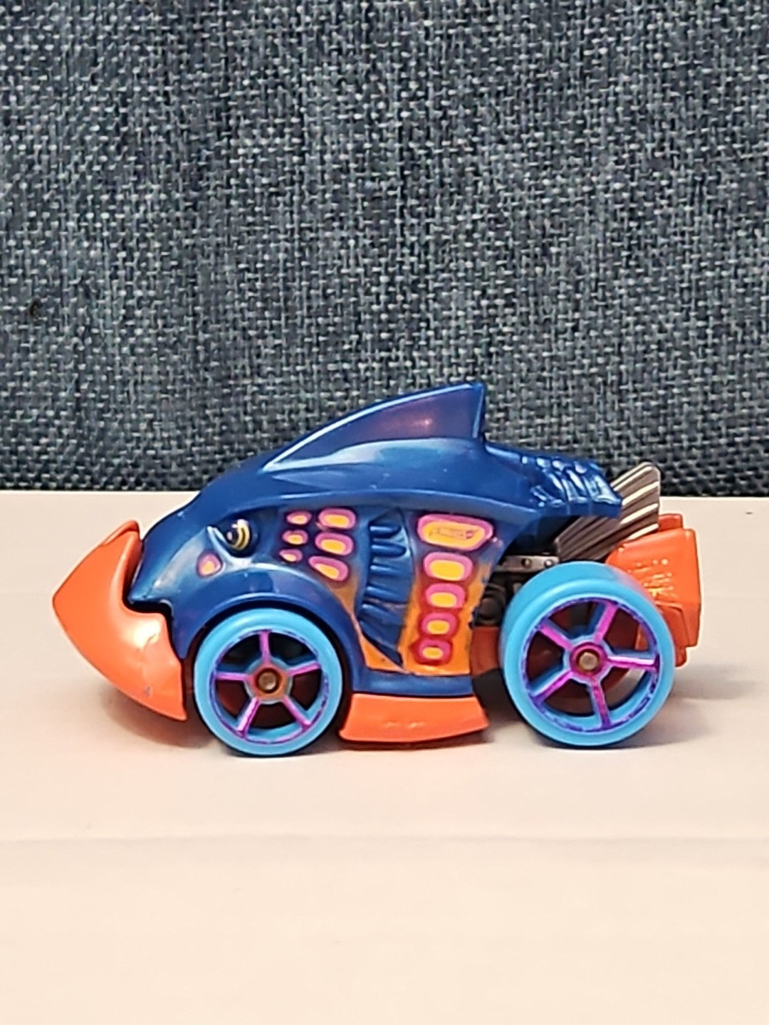 Hot Wheels Piranha Terror | 2013 First Edition | Blue & Orange Creature Car