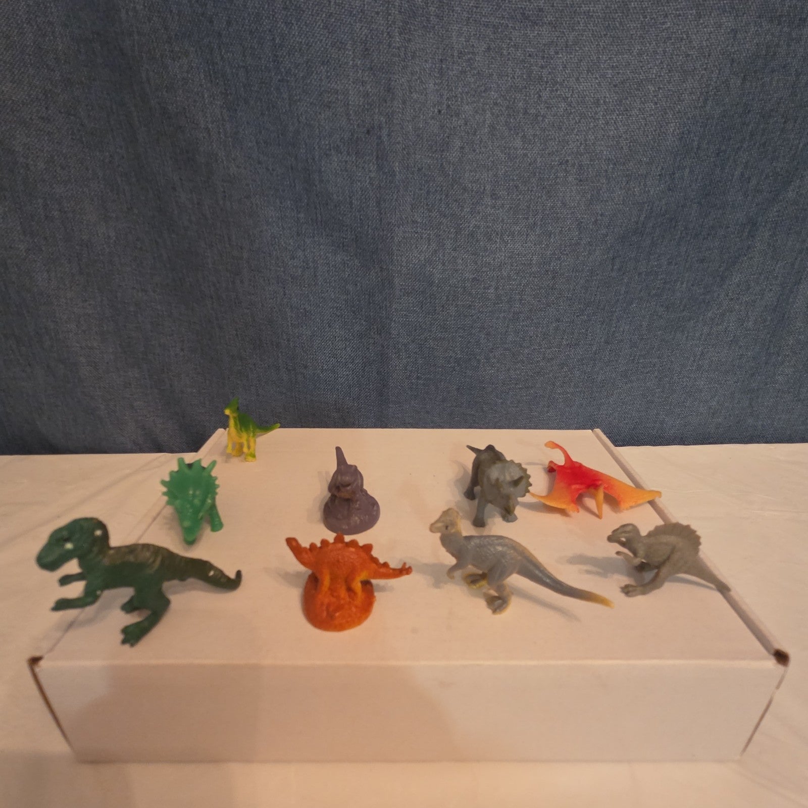 9 Mini Dinosaur Figures Box Set