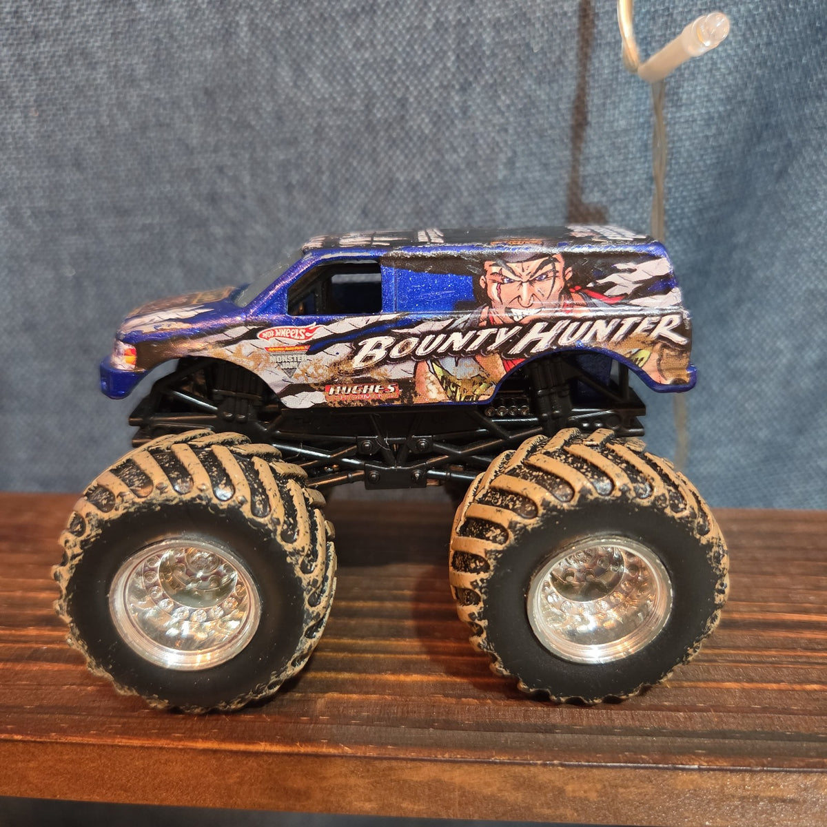Hot Wheels Monster Jam Bounty Hunter Mud Treads Diecast 2012