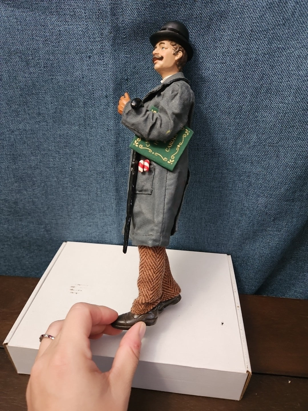 Possible Dreams Clothtique "Victorian Gentleman Caroler" (2003)