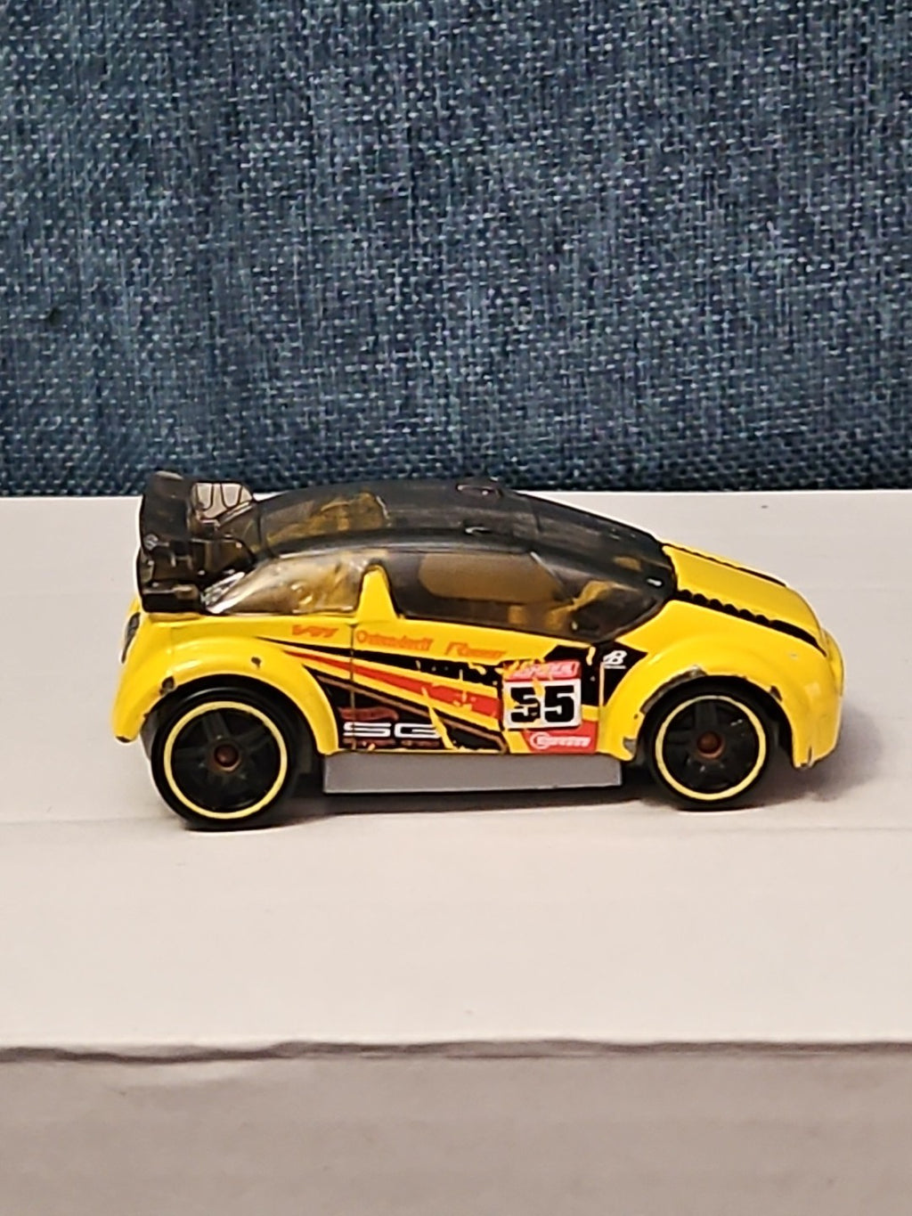 Hot Wheels Super Gnat | 2013 HW Stunt Track Aces | Yellow #55 Race Car