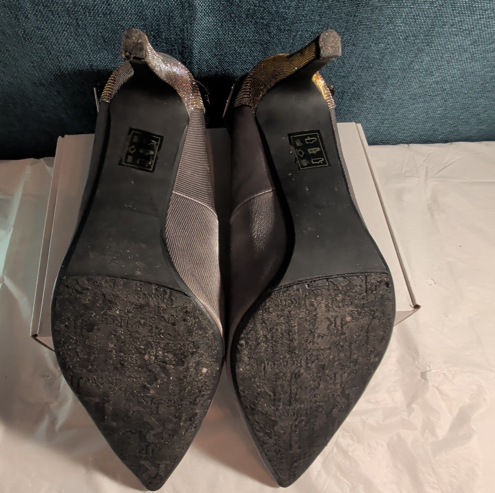 J Renee Silver Sparkly Bow Pumps 8.5 M Pointed Toe Metallic Satin
