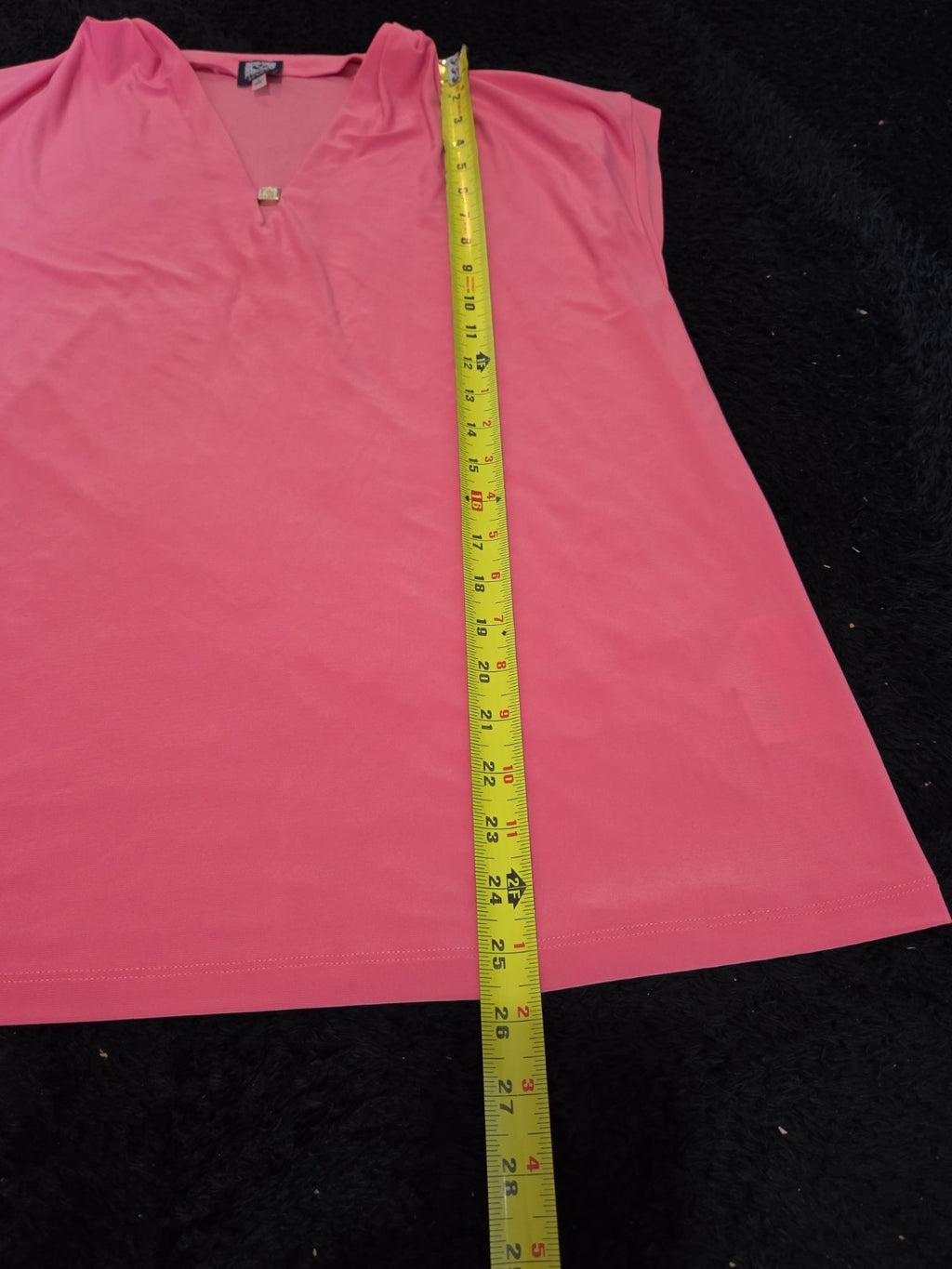 Anne Klein Sport Blouse Coral Lion Logo V-Neck Jersey Career Top Gently Used L