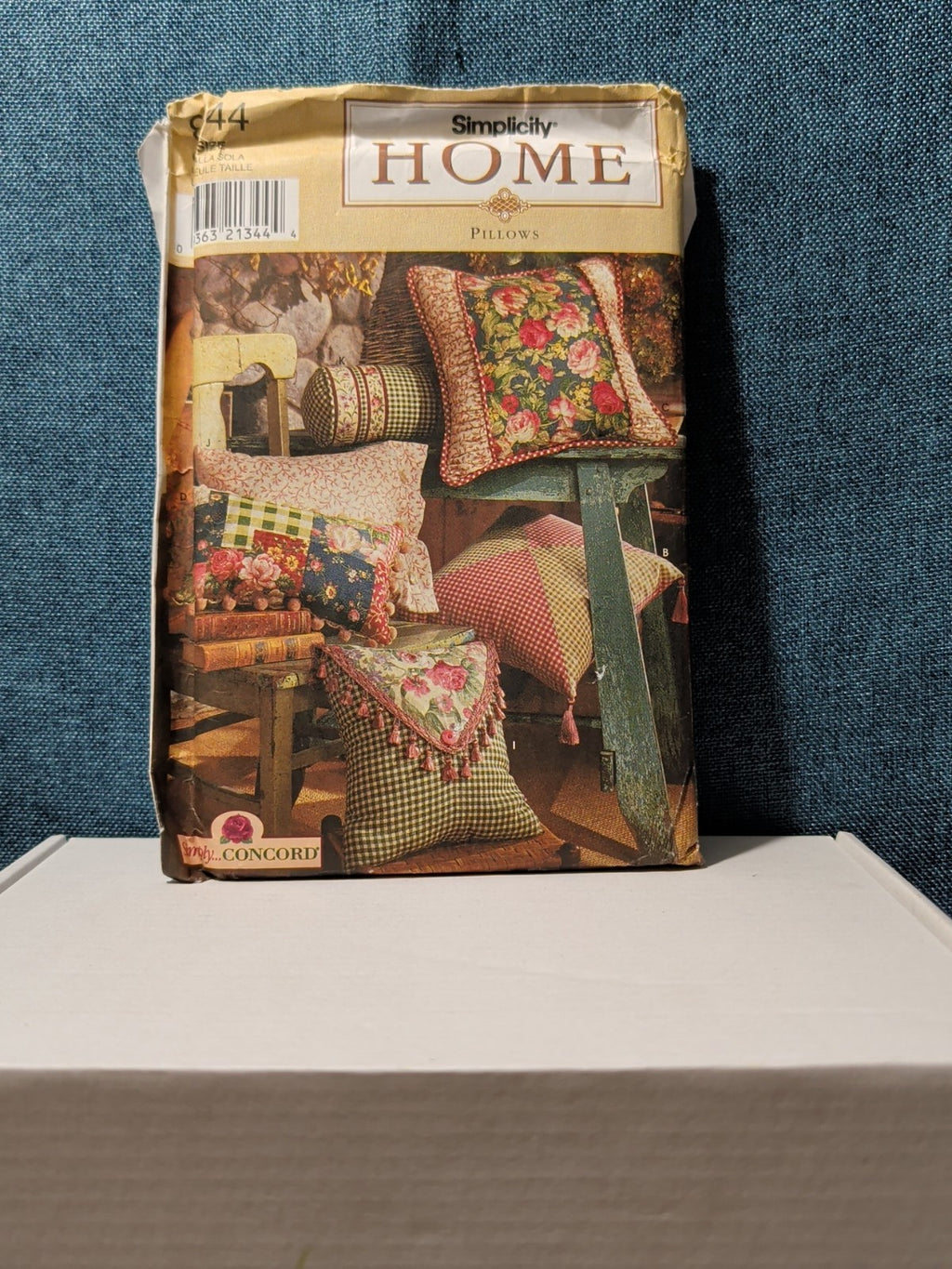 Simplicity 8044 Pillows Sewing Pattern 1998 12 Styles Couch Neckroll Decor UNCUT