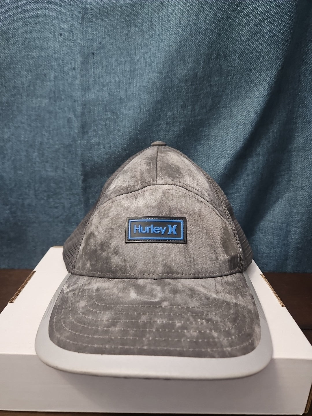 Hurley Flex-Fit Mission Trucker Hat Cap Size L/XL Gray Mesh Performance Surf