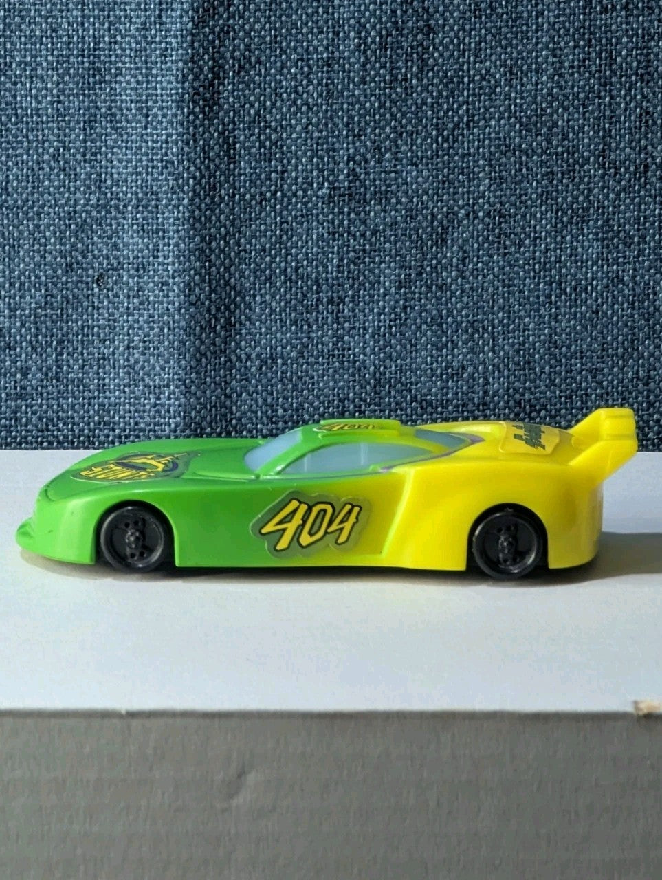 NASCAR Racers STUNTS #404 Fastex Car 2001 McDonald's Wendy's Pullback Toy