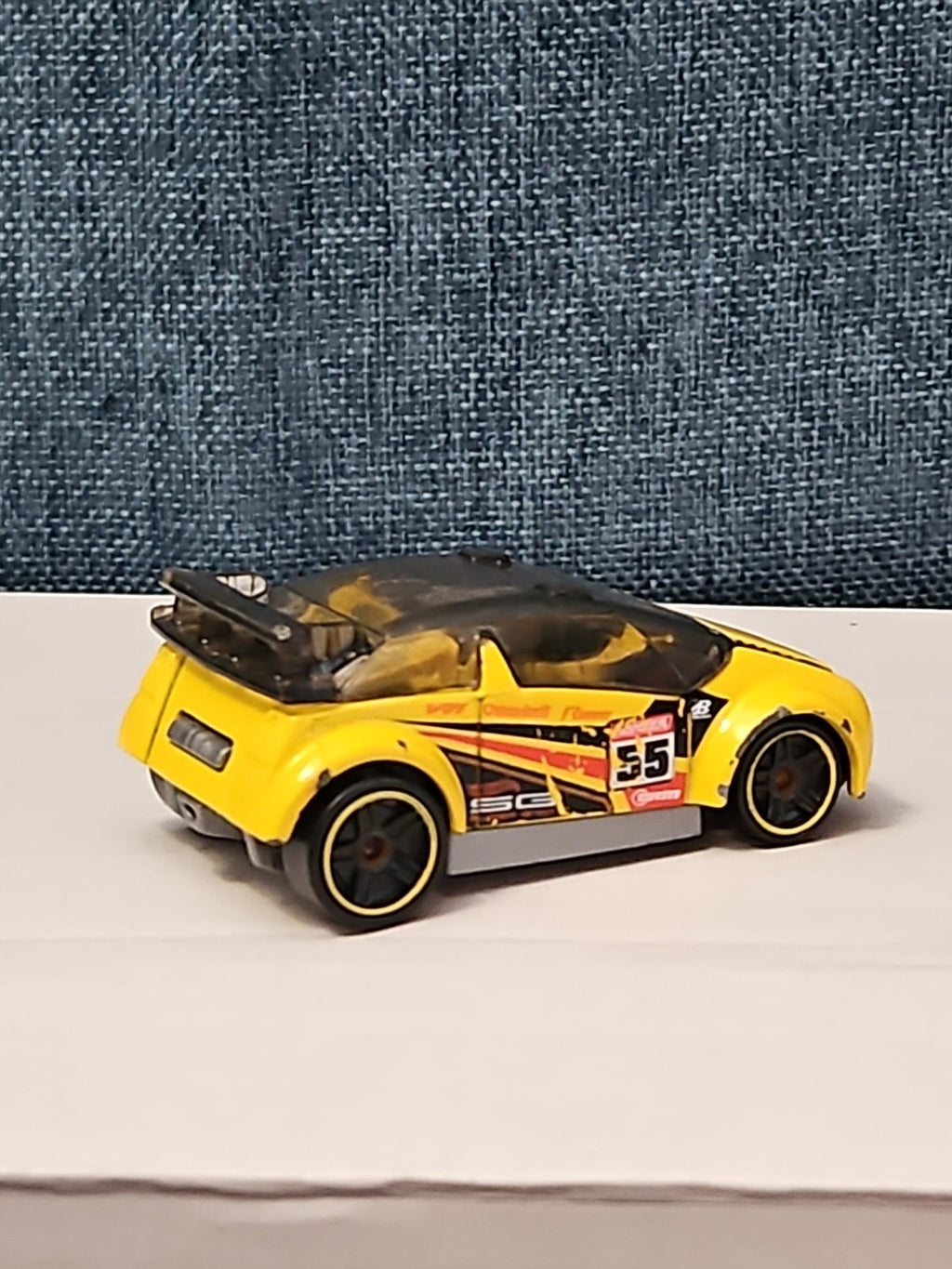 Hot Wheels Super Gnat | 2013 HW Stunt Track Aces | Yellow #55 Race Car