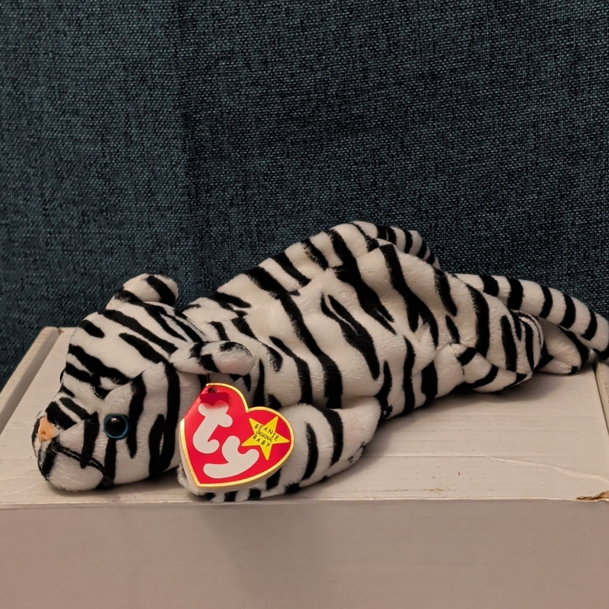 Ty Beanie Baby Blizzard White Tiger 1996 DOB Retired Stuffed Animal MWMT 04163