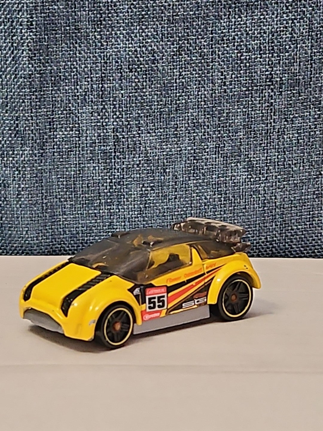 Hot Wheels Super Gnat | 2013 HW Stunt Track Aces | Yellow #55 Race Car