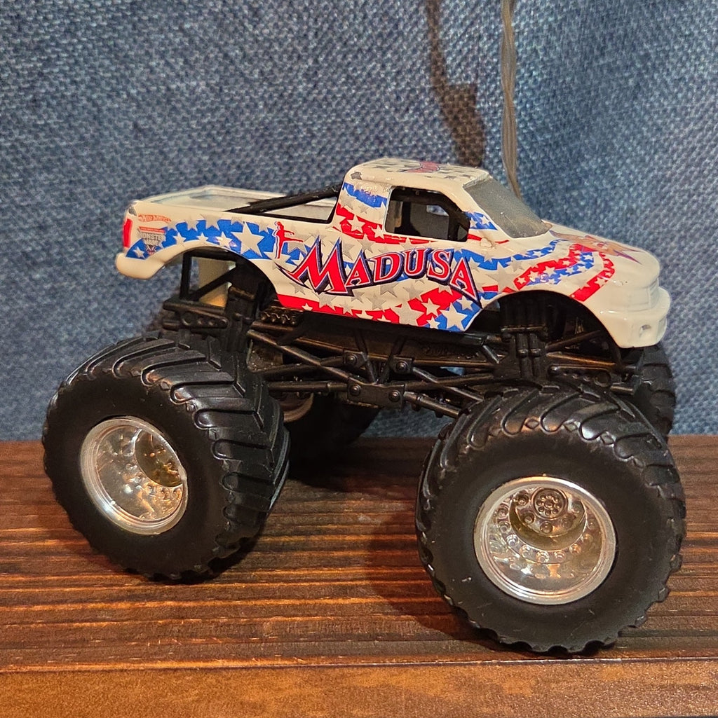 Hot Wheels Monster Jam Madusa Truck Diecast 2011
