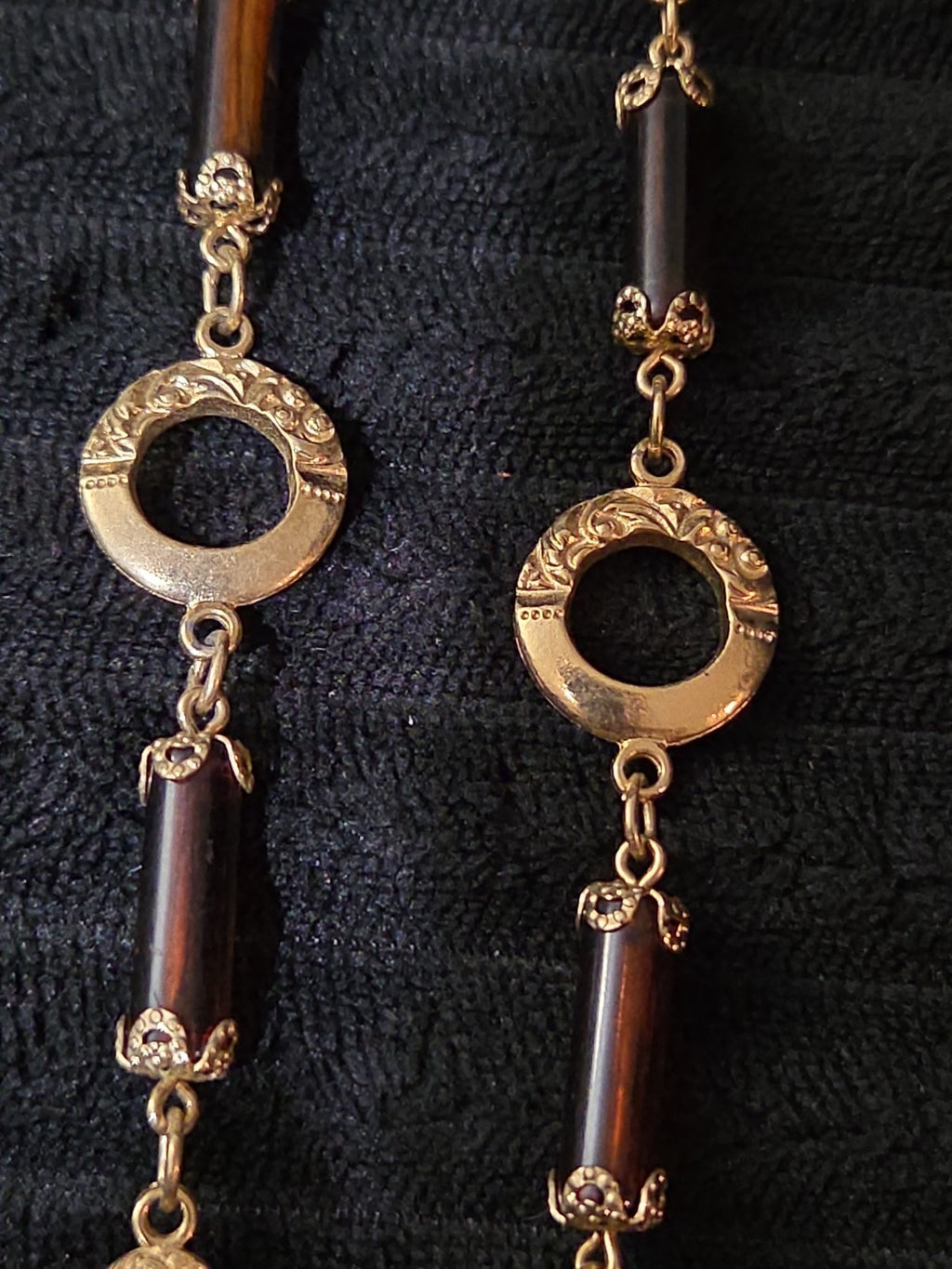 Sarah Coventry Emberwood Long Vintage Necklace 1975 Gold Tone Root Beer Amber