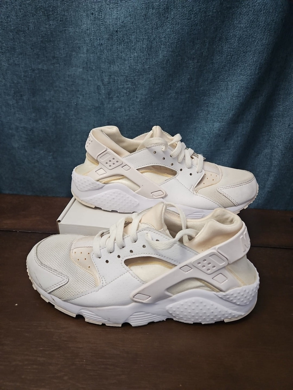 Nike Air Huarache Triple White GS 654275-110 Size 6.5Y | Women's 8 | Retro