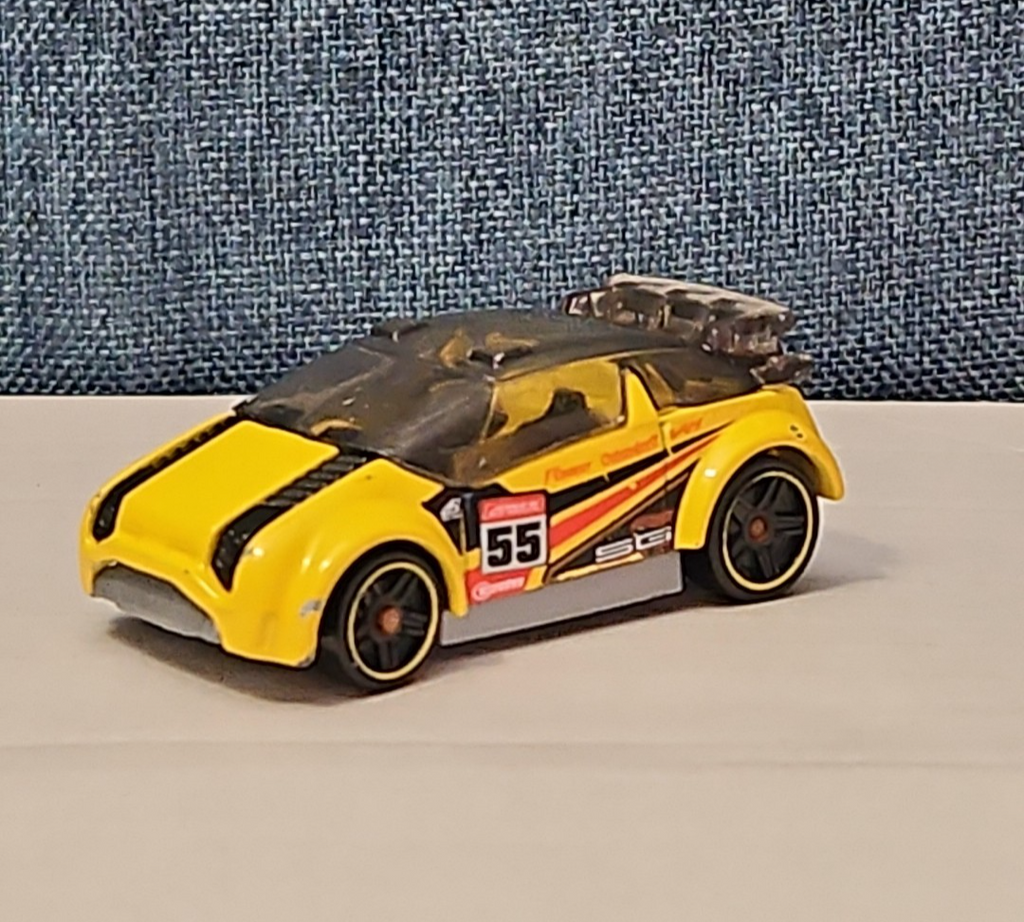 Hot Wheels Super Gnat | 2013 HW Stunt Track Aces | Yellow #55 Race Car